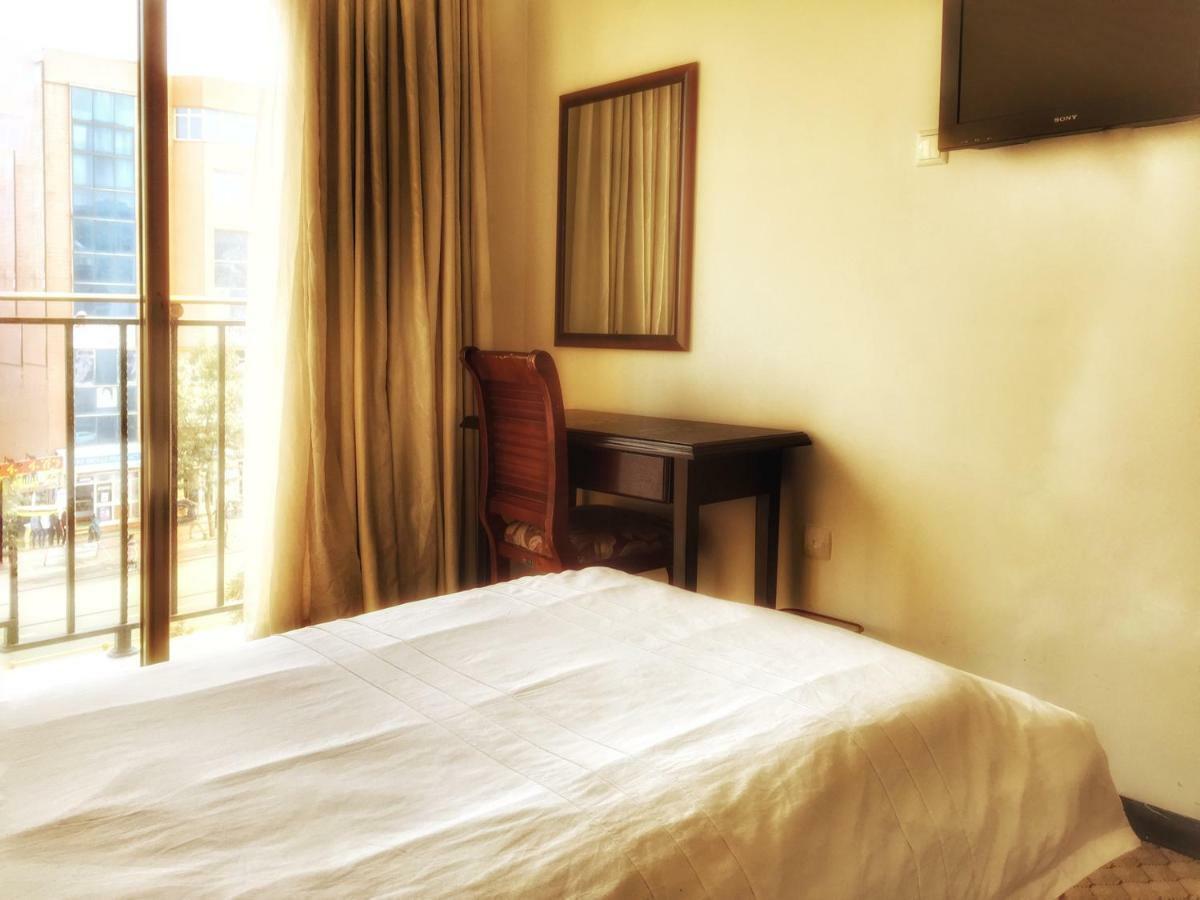Top Ten Hotel アジス・アベバ エクステリア 写真